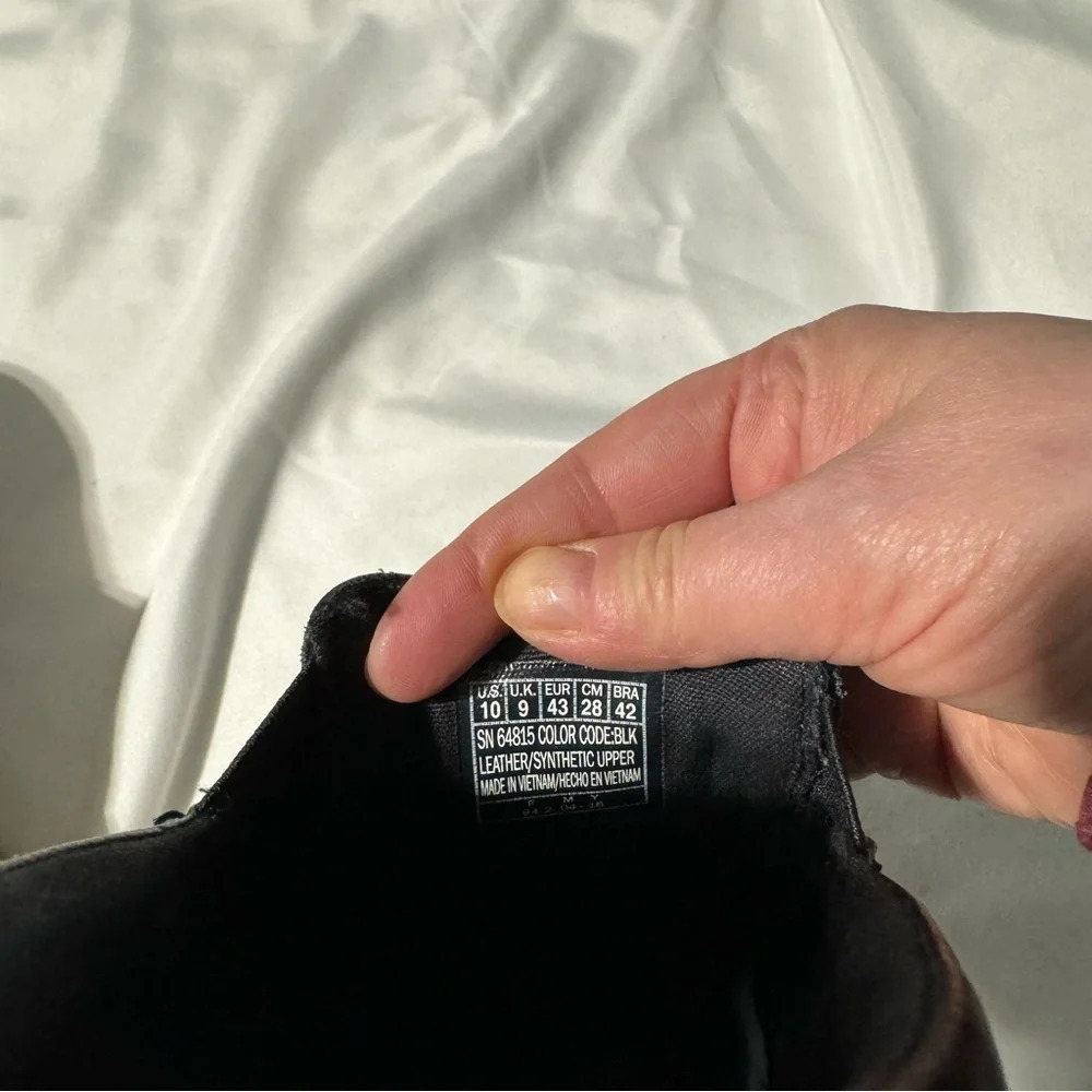 Sketchers Leather/Synthetic Upper Slip-on Shoes  Black Tan soles Size 10 - Picture 3 of 9